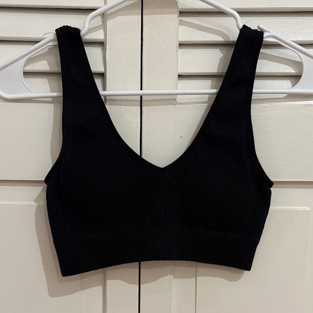 Black Ribbed V-Neck Aerie Crop Top/ Bean - Picture 1 of 6